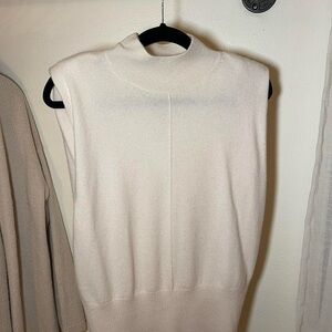 Banana Republic Cream Sleeveless Turtleneck Sweater